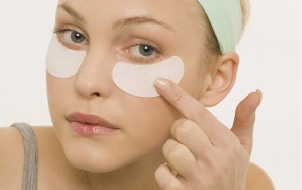rexuvenecemento da pel ao redor dos ollos mediante parches